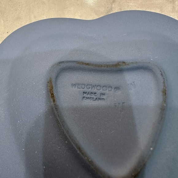 Wedgwood vintage jasperware cornflower blue heart dish. Classical design center - Picture 7 of 7